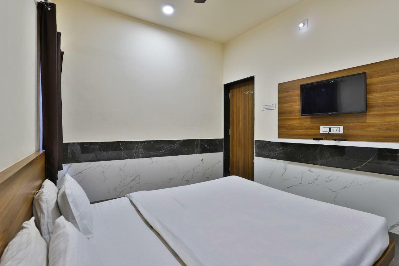 Spot On 37366 Hotel Mahalaxmi Dwārka Екстериор снимка