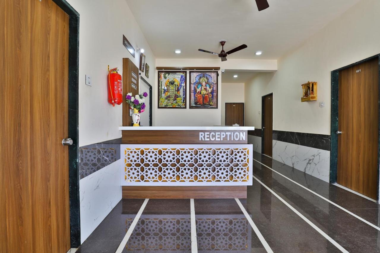 Spot On 37366 Hotel Mahalaxmi Dwārka Екстериор снимка