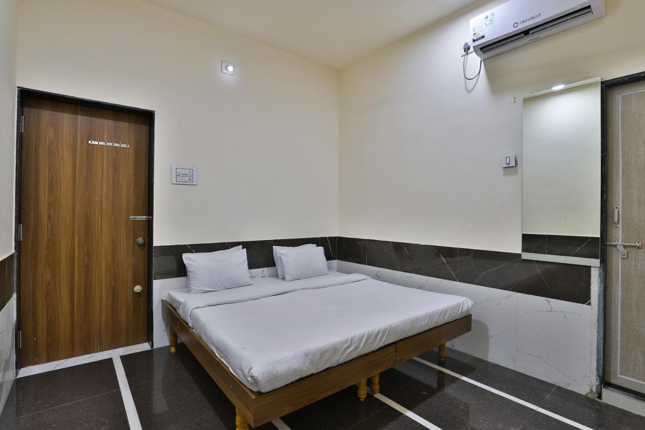 Spot On 37366 Hotel Mahalaxmi Dwārka Екстериор снимка