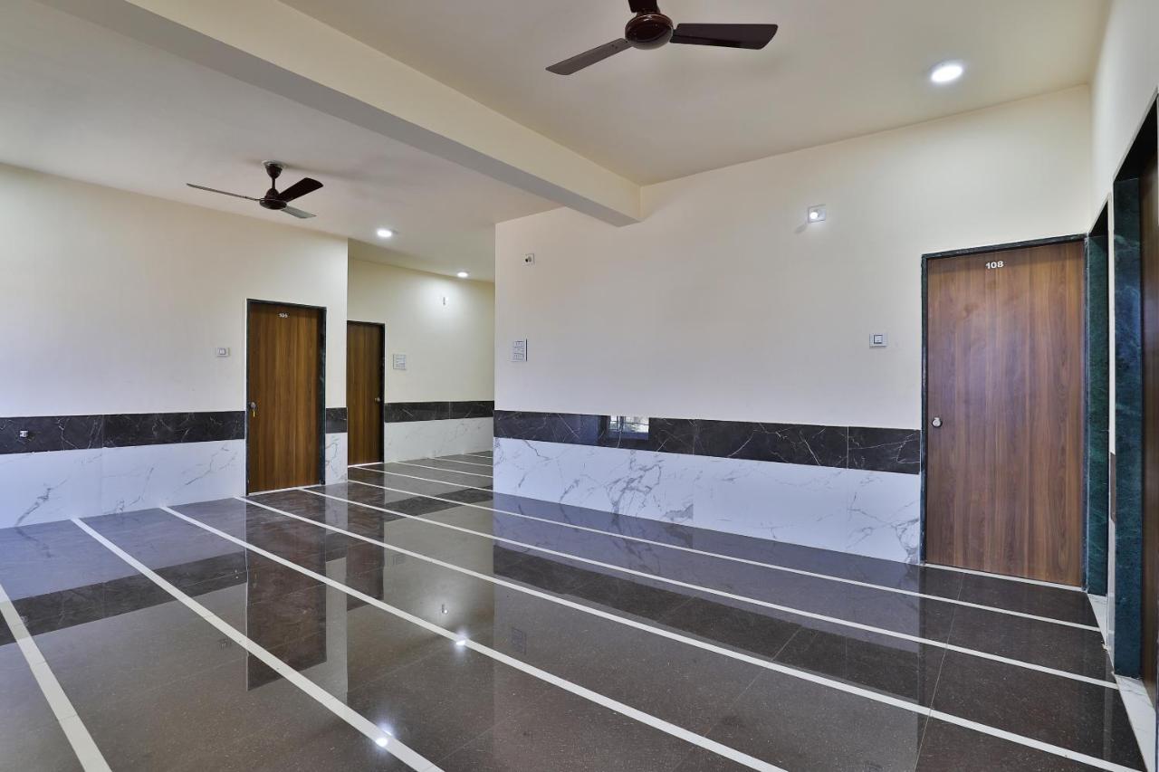 Spot On 37366 Hotel Mahalaxmi Dwārka Екстериор снимка